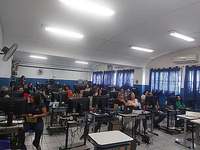 Pais devem manter dados atualizados dos filhos junto às escolas, em Guarujá