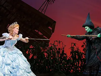 Musical 'Wicked' reestreia nos palcos de SP refletindo sobre bullying e corrupção política
