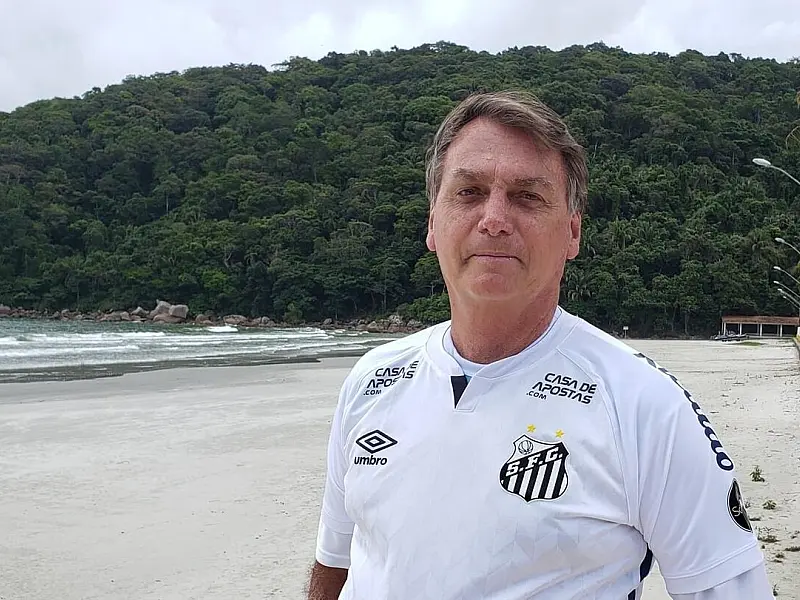 Jair Bolsonaro promete ir à Vila Belmiro assistir partida entre Santos e Coritiba