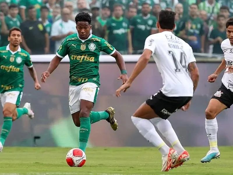 Com dois a menos, Corinthians busca empate contra o Palmeiras aos 55 do segundo tempo