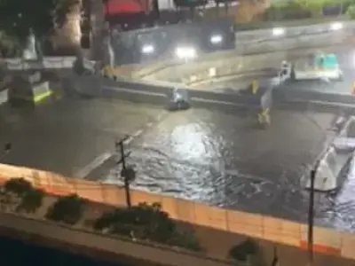 Chuva derruba muro de obra do metrô e causa alagamento e congestionamento