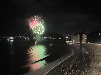 Queima de fogos na virada de ano reúne mais de 6 mil pessoas em São Vicente