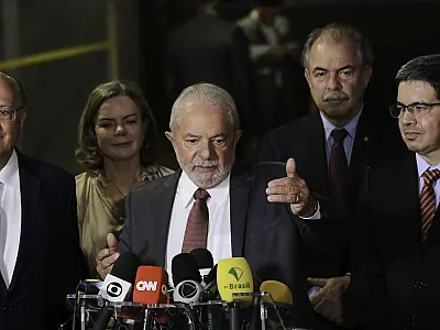 Lula diz que só definirá nomes para ministério após viagem ao Egito