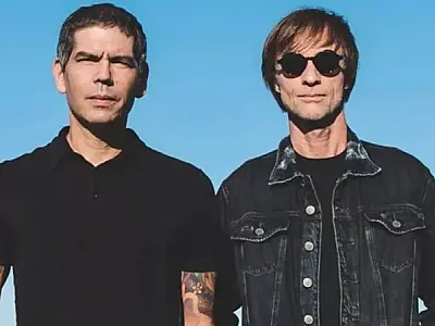 Dado Villa Lobos e Marcelo Bonfá se apresentam no Blue Med Convention Center