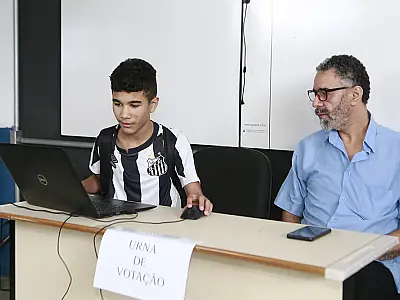 1470 alunos de escolas municipais votam para eleições do Grêmio Estudantil