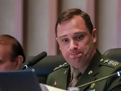 Bolsonaro recebia ala radical que "romantizava" golpe militar, diz Cid