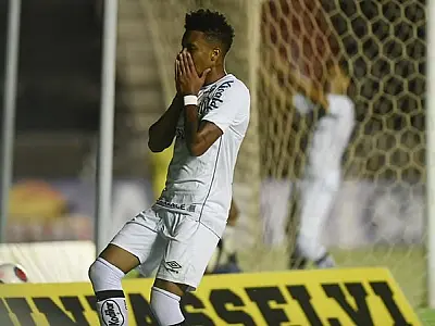 Em alta com Carille, aposta para meio-campo no Santos perde espaço com Bustos