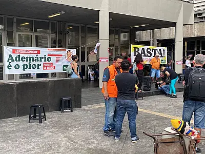 Professores municipais de Cubatão fazem greve de 24 horas e manifestação em frente à Prefeitura