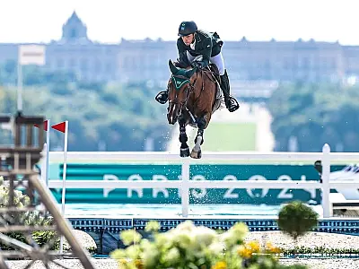 Stephan Barcha é quinto no concurso de saltos do hipismo em Paris