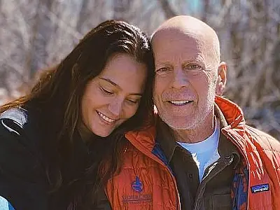 Mulher de Bruce Willis vai lançar livro sobre a demência a partir de sua experiência