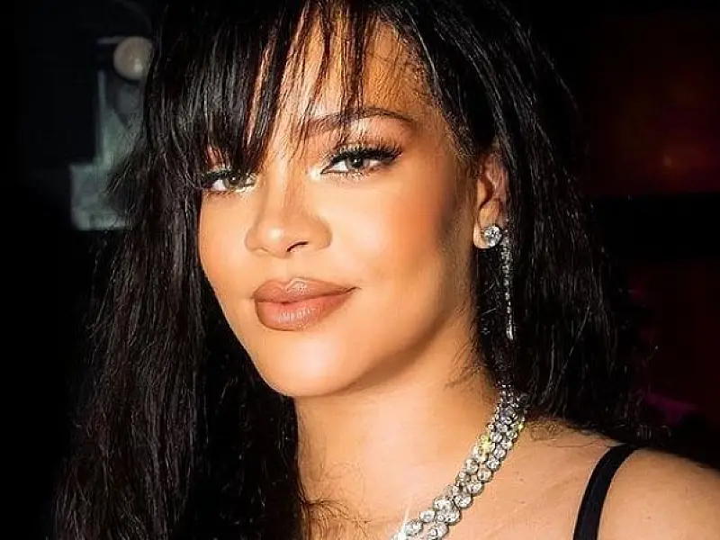Rihanna, em 'Lift Me Up', rompe hiato e prova por que faz falta ao pop