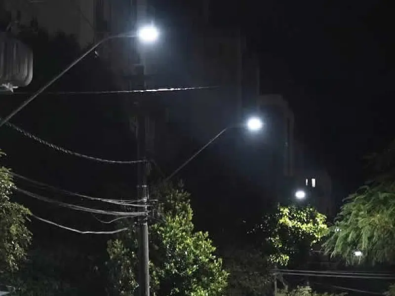 Vias na área de conjunto da Aparecida, em Santos, já contam com melhor iluminação