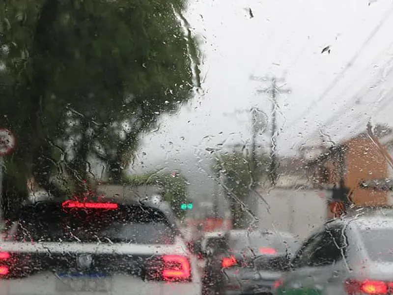 Previsão aponta chuva e elevação do nível do mar durante a semana em Santos