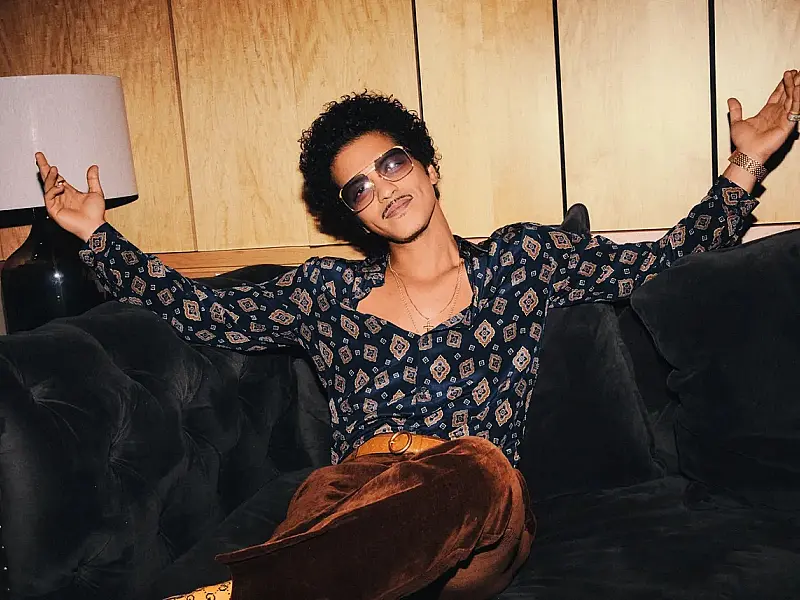 Bruno Mars volta ao Brasil como pop star consolidado e chamariz do The Town