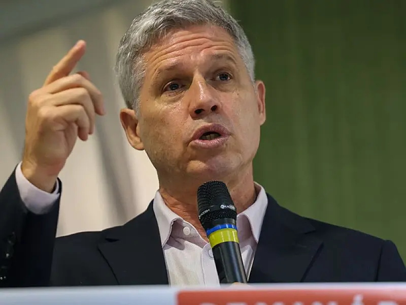Ministro de Lula critica Folha de S.Paulo e sai em defesa de Moraes após revelação de mensagens