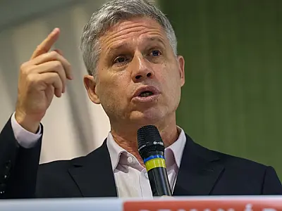 Ministro de Lula critica Folha de S.Paulo e sai em defesa de Moraes após revelação de mensagens