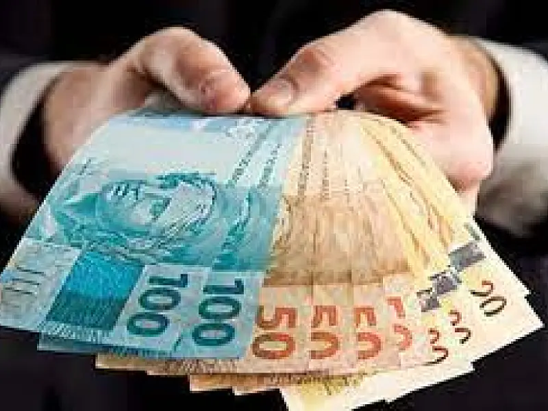 13º salário: entenda quem tem direito, como é pago e como calcular