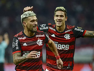 Flamengo espanta má fase e vence Coritiba na estreia do Brasileirão