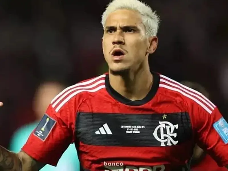 Flamengo derrota Cruzeiro para se isolar na ponta do Brasileiro