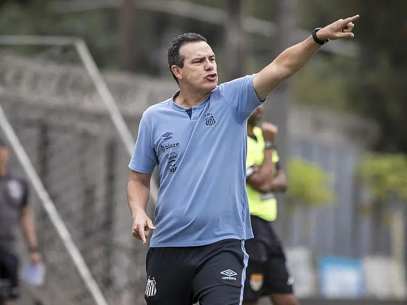 Com o comando do técnico Elder Campos, sub-17 do Santos disputa série de jogos-treino em Minas
