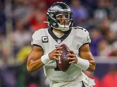 Jalen Hurts se torna o jogador mais bem pago da NFL; veja top 5