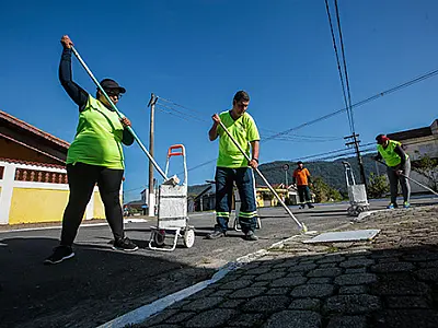 Mutirão de serviços recolhe 139 toneladas de entulho das ruas do Bairro Maracanã