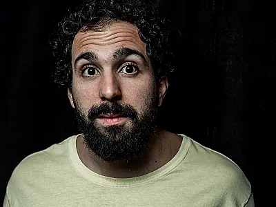 O comediante Murilo Couto faz show de stand-up comedy em Guarujá