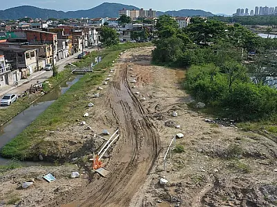 Piscinão 3 das obras de macrodrenagem passa por escavação e troca de solo