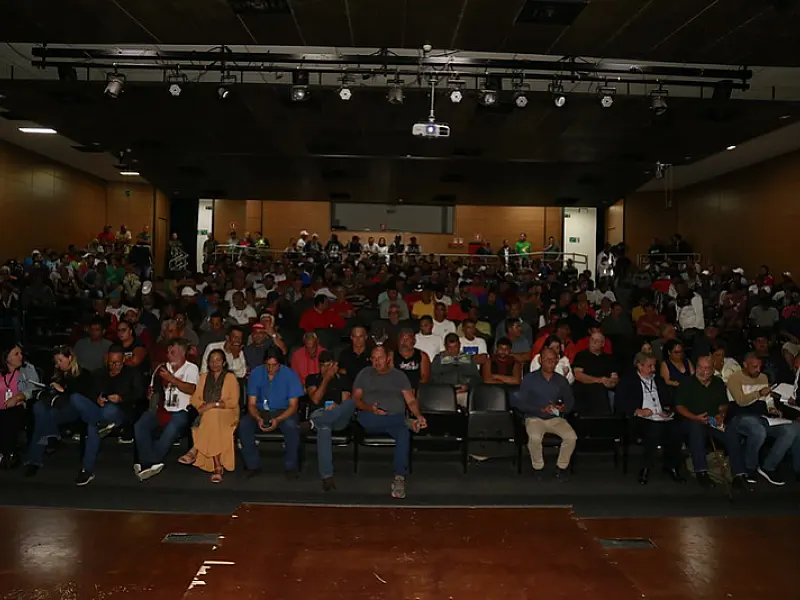 Pescadores de Guarujá se reúnem com ministro da Pesca em Brasília, nesta quinta