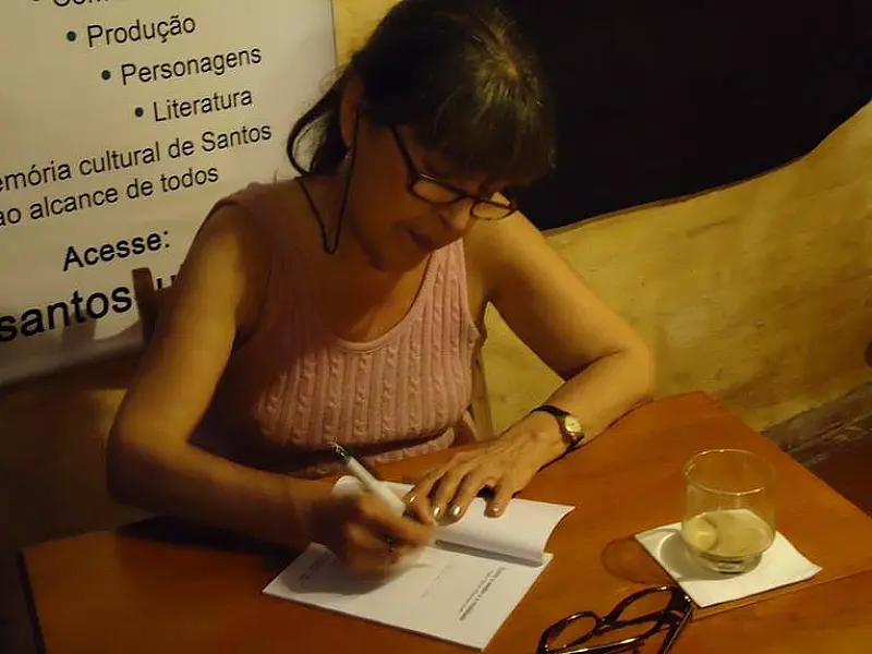 Livro Em Algum Lugar, de Regina Azenha, será lançado dia 14/12 na Open House Idiomas