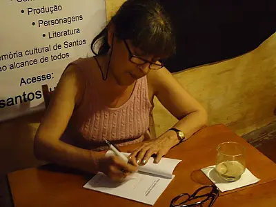 Livro Em Algum Lugar, de Regina Azenha, será lançado dia 14/12 na Open House Idiomas