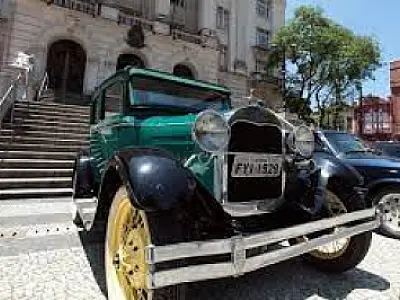 Centro da cidade deSantos recebe encontro de veículos antigos no sábado
