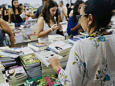 Praça das Bandeiras tem Projeto Dança na Praça e Feira do Livro neste domingo