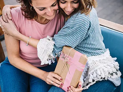 Saiba como presentear no Dia das Mães com itens da moda