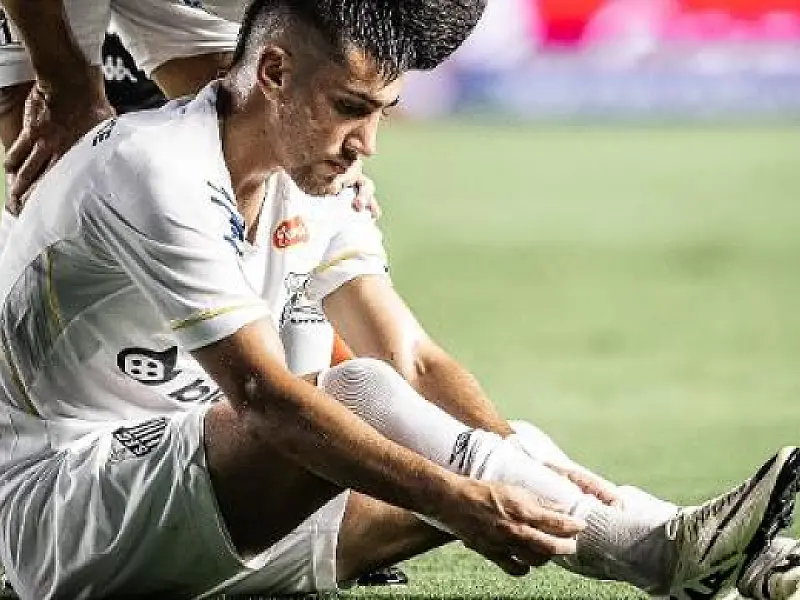 Carille traça planos para ataque do Santos e auxilia Pedrinho a 'respirar