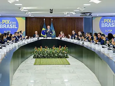 Em reunião ministerial, Lula defende soberania do Brasil e sequência de diálogo com os EUA