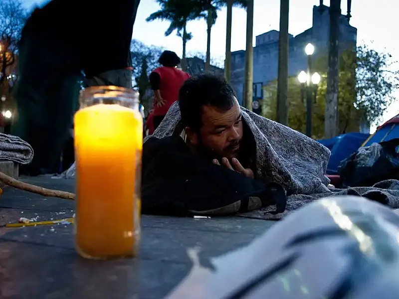 Tendas vão atender e acolher população de rua durante o frio em SP