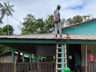 MME instala placas solares em comunidades yanomami em Roraima