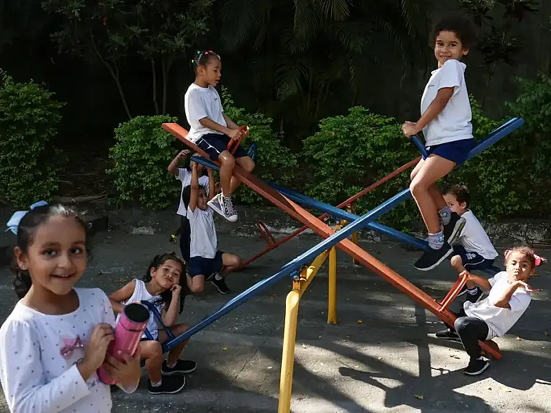 Uso excessivo de telas prejudica criatividade nas brincadeiras