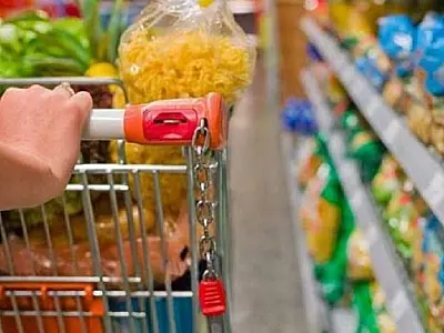 Leite cai mais de 35% no campo e diminui custo da cesta básica