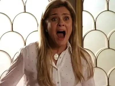 Como Adriana Esteves foi da Band a medalhão da Globo com vilãs como Carminha