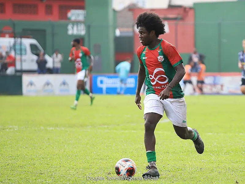 Emerson acredita em confronto equilibrado com o Noroeste nas quartas de final
