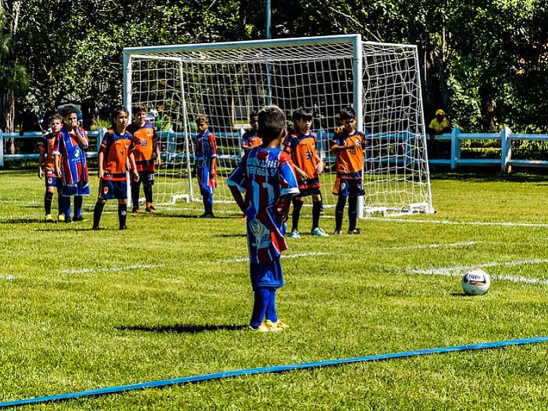 Bertioga abre inscrições para escolinha de futebol society em cinco categorias