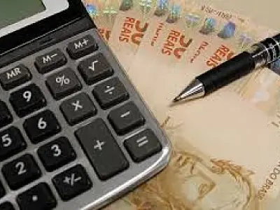 IPVA, matrícula escolar, seguro: vale a pena pedir empréstimo para não se apertar no começo do ano?