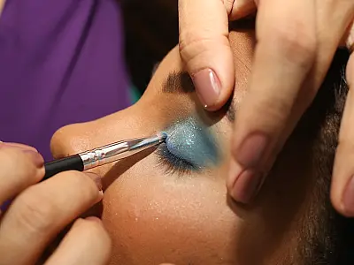 Fundo Social de Guarujá abre vagas para curso de maquiagem nesta quarta