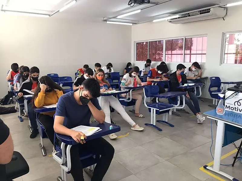 Professores contam como preparam alunos para prova de redação do Enem