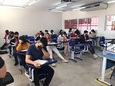 Professores contam como preparam alunos para prova de redação do Enem