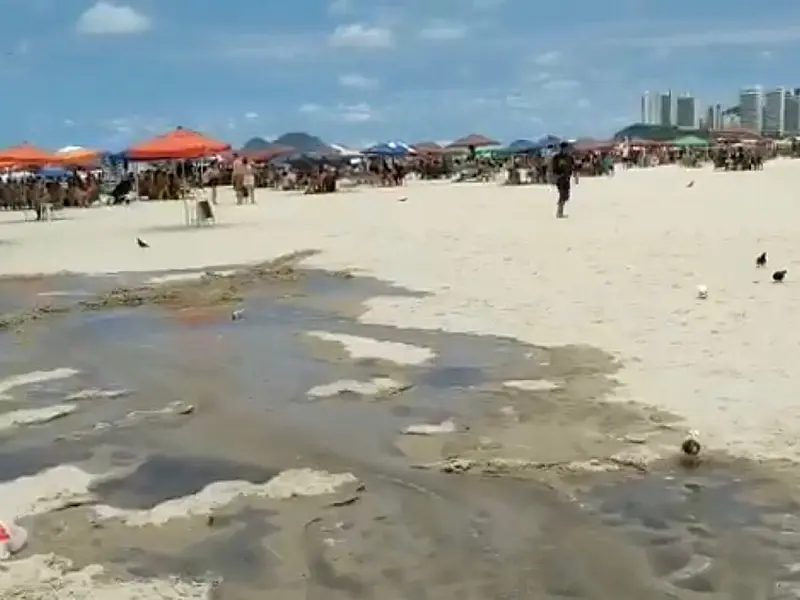 Prefeitura multa Sabesp por vazamento de esgoto na Praia de Pitangueiras