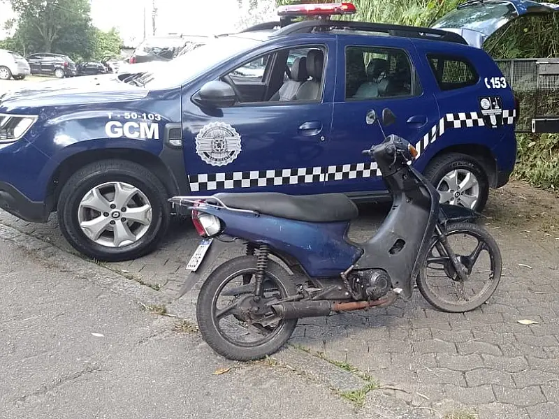 GCM recupera motocicleta furtada após flagrar atitude suspeita