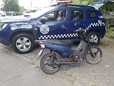 GCM recupera motocicleta furtada após flagrar atitude suspeita